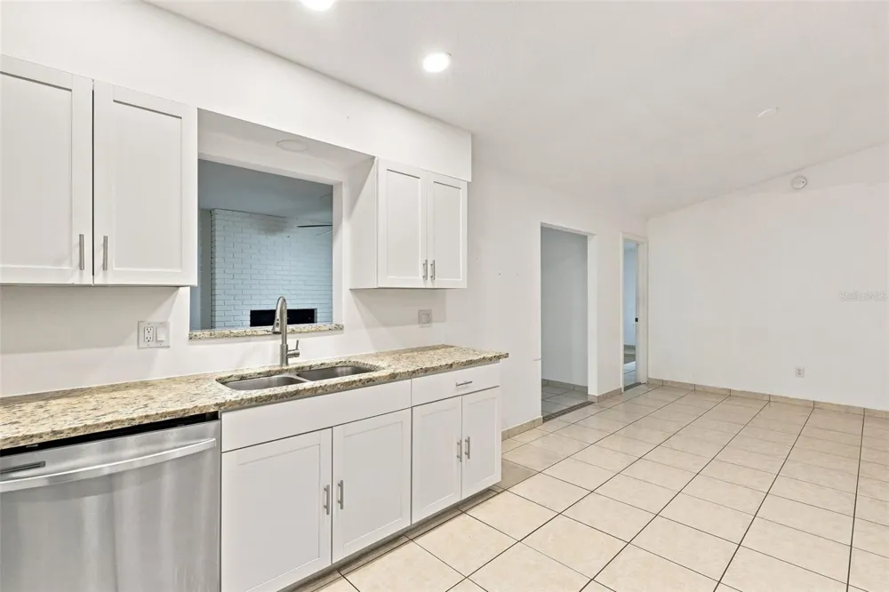 1098 E DE CARLO DRIVE Deltona, FL 32725