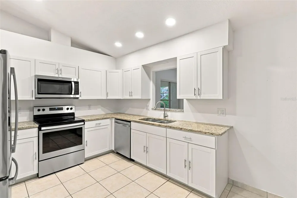 1098 E DE CARLO DRIVE Deltona, FL 32725