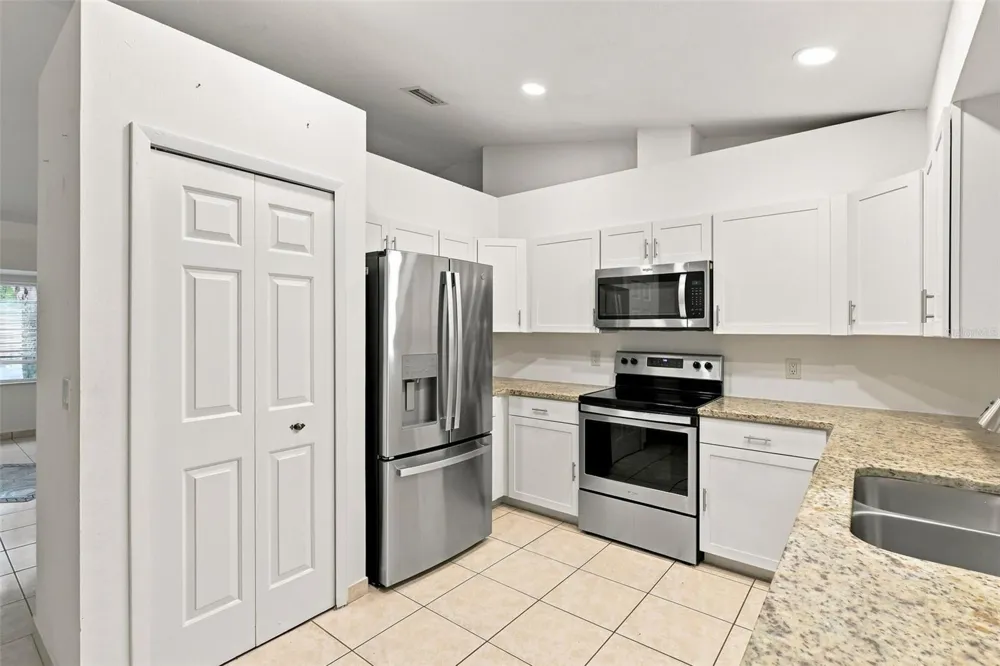 1098 E DE CARLO DRIVE Deltona, FL 32725