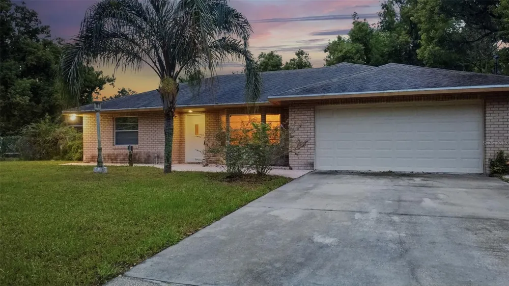 1098 E DE CARLO DRIVE Deltona, FL 32725