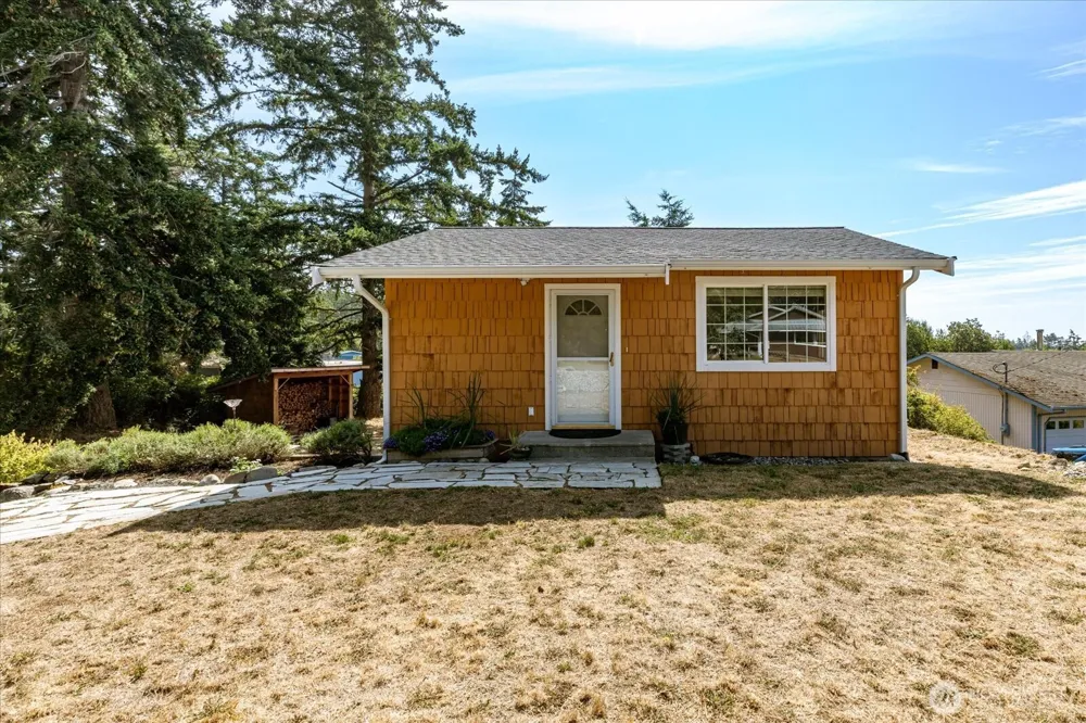 1002 Carl Avenue Oak Harbor, WA 98277