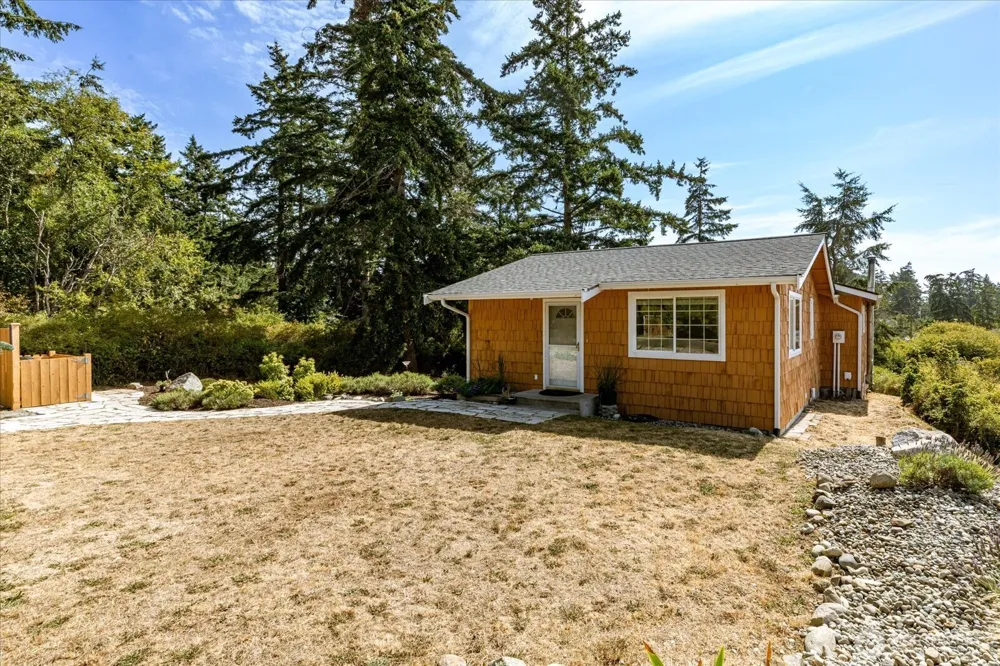 1002 Carl Avenue Oak Harbor, WA 98277