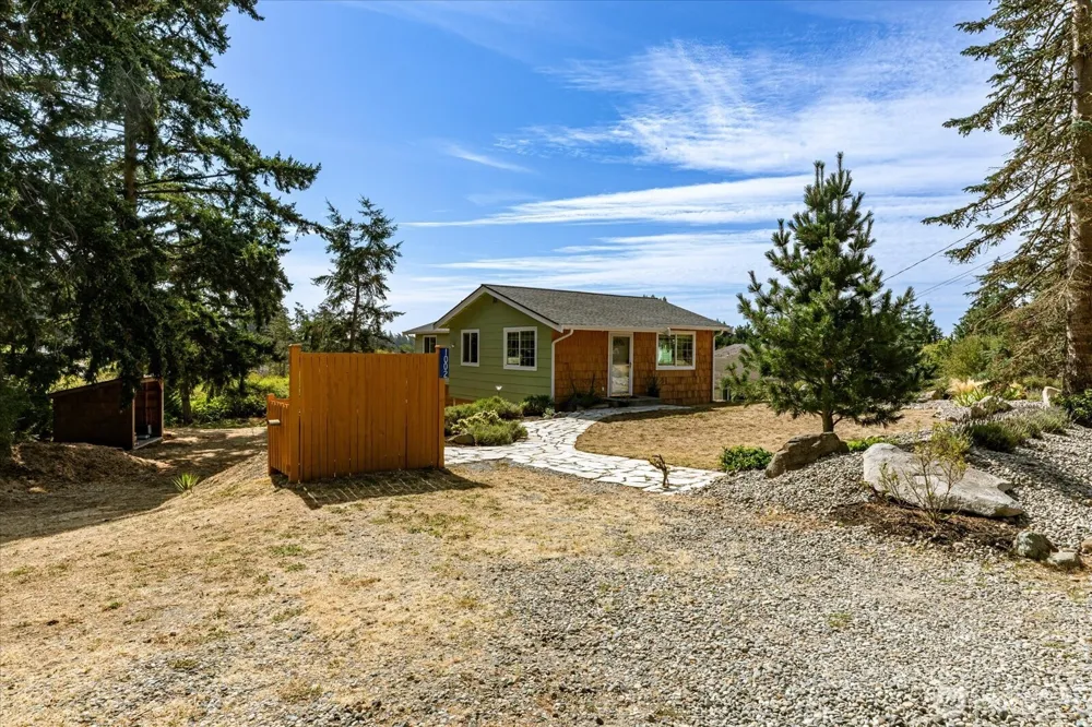 1002 Carl Avenue Oak Harbor, WA 98277