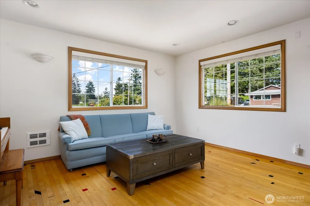 1002 Carl Avenue Oak Harbor, WA 98277