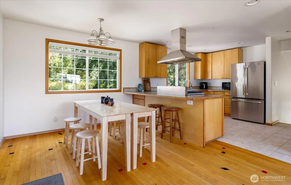 1002 Carl Avenue Oak Harbor, WA 98277
