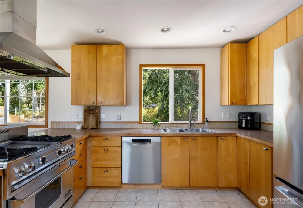 1002 Carl Avenue Oak Harbor, WA 98277