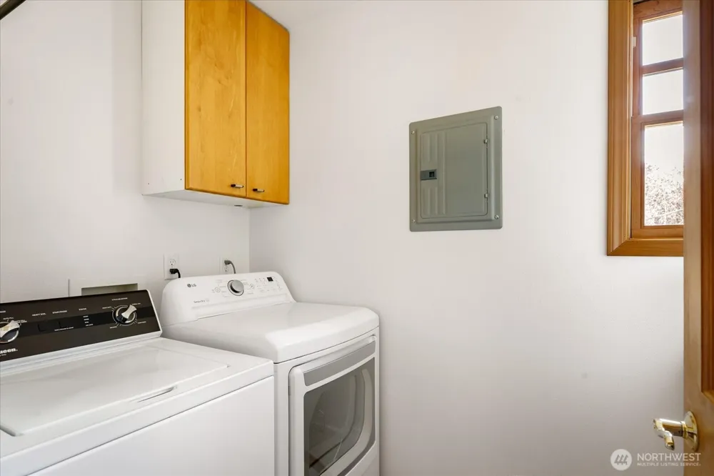 1002 Carl Avenue Oak Harbor, WA 98277
