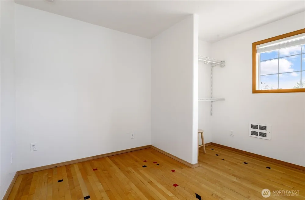 1002 Carl Avenue Oak Harbor, WA 98277
