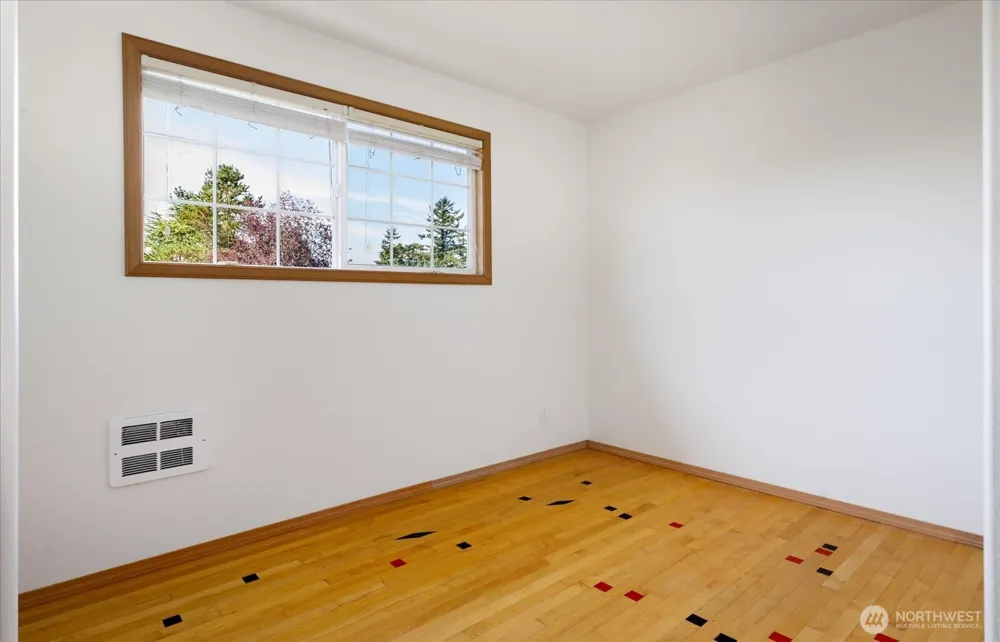 1002 Carl Avenue Oak Harbor, WA 98277