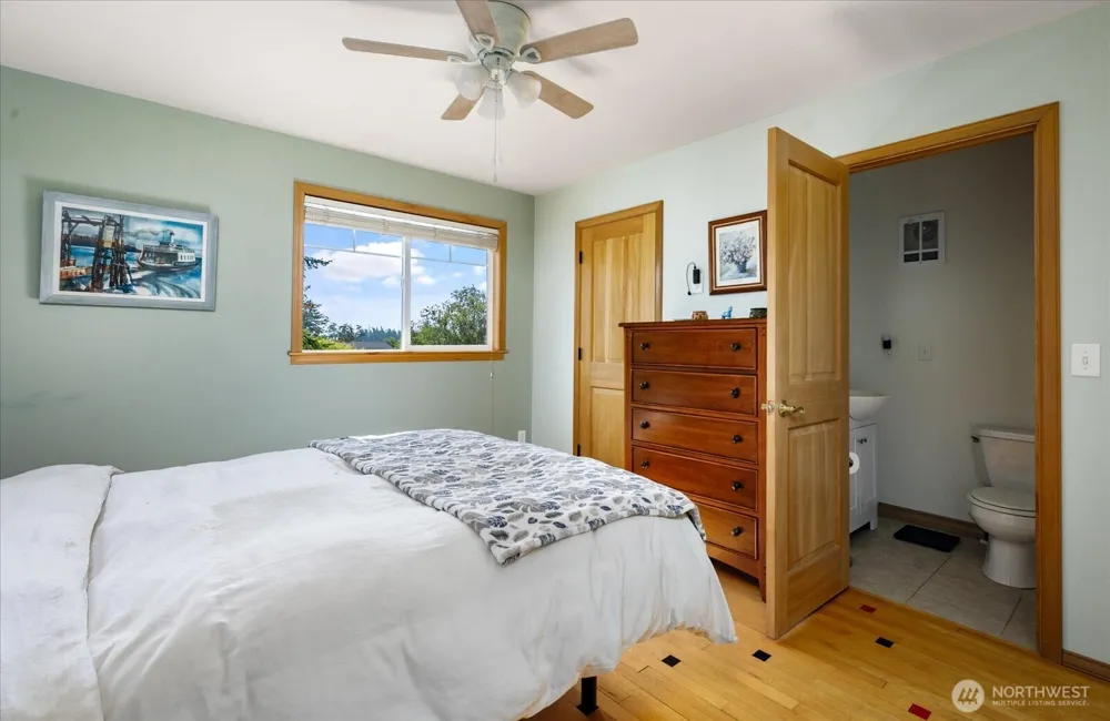1002 Carl Avenue Oak Harbor, WA 98277