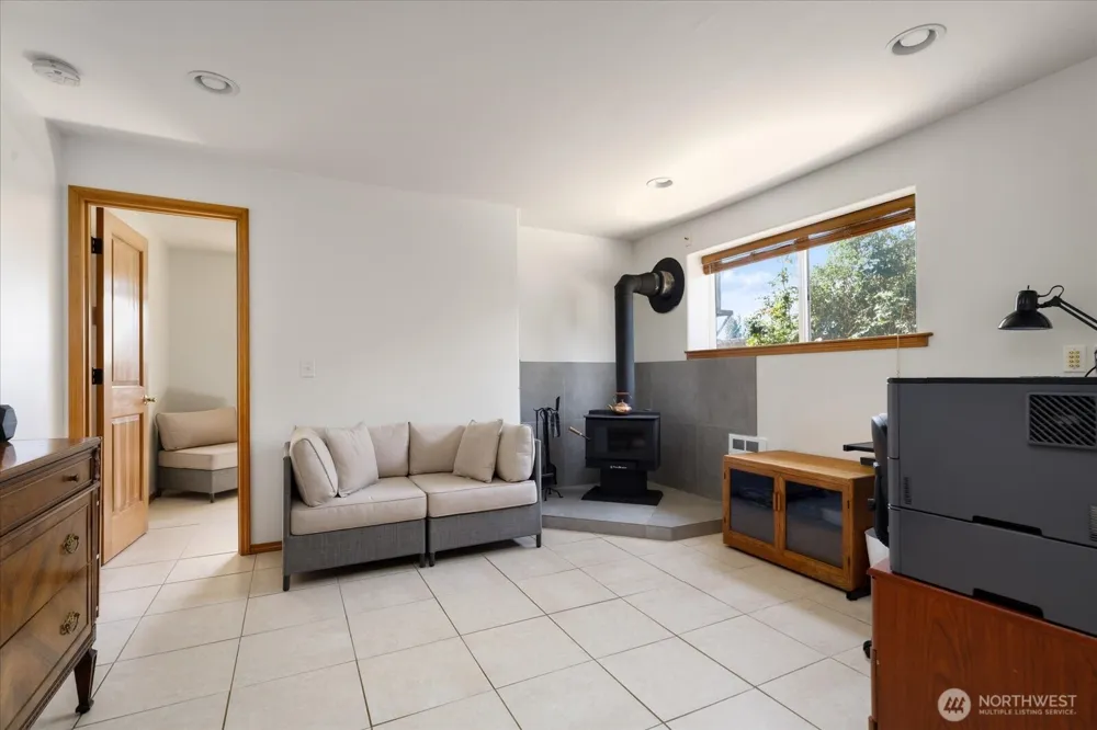 1002 Carl Avenue Oak Harbor, WA 98277