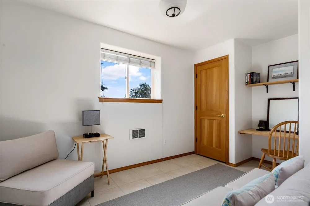 1002 Carl Avenue Oak Harbor, WA 98277