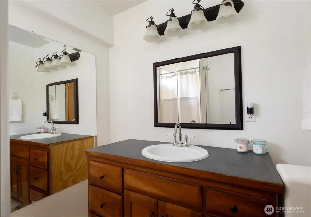 1002 Carl Avenue Oak Harbor, WA 98277