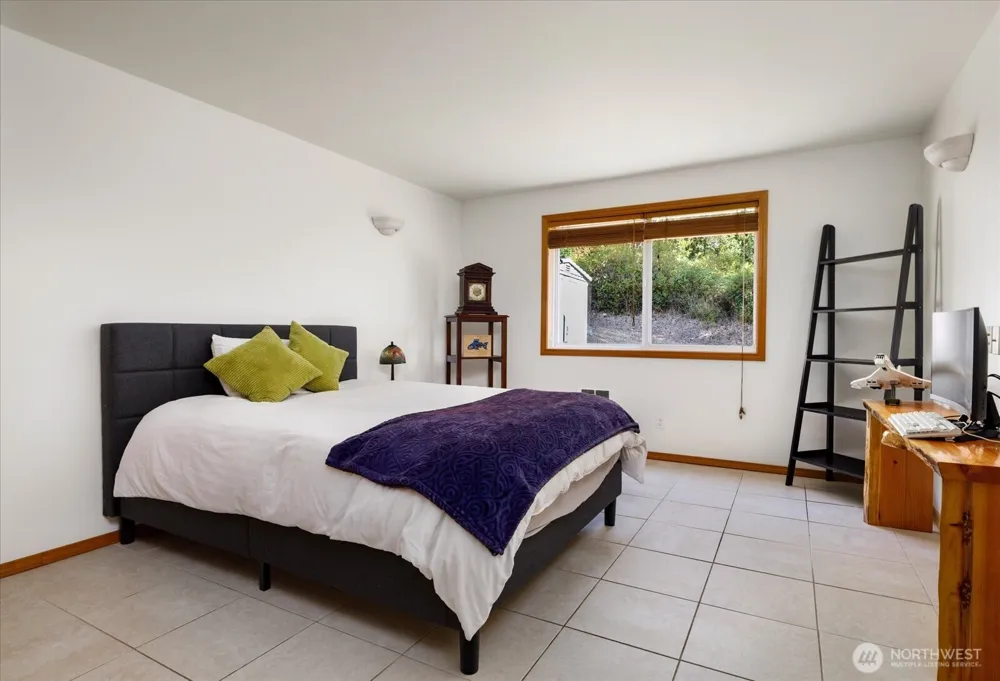 1002 Carl Avenue Oak Harbor, WA 98277