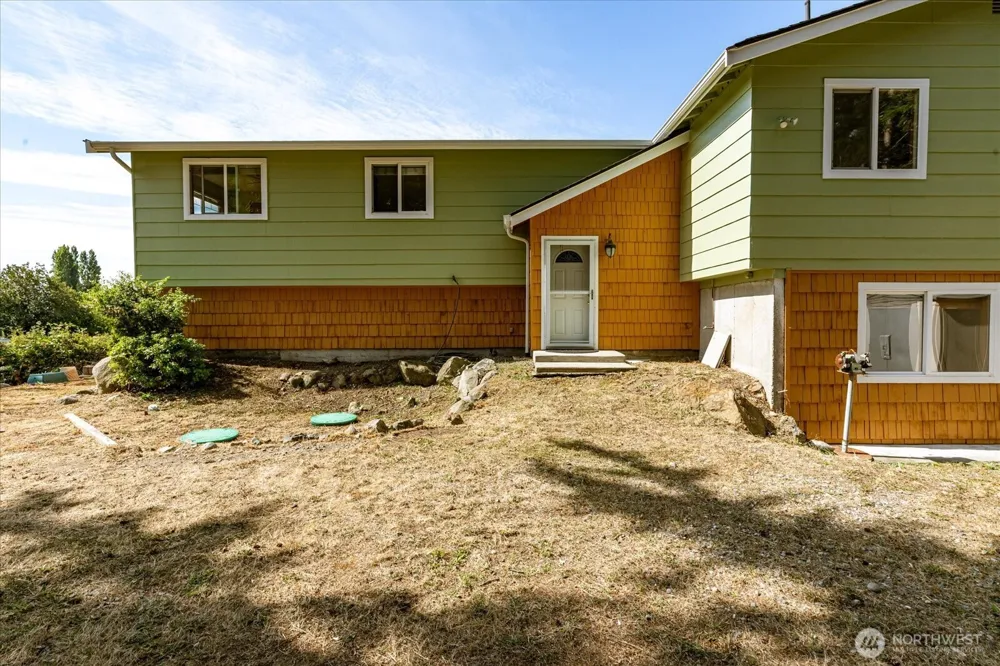 1002 Carl Avenue Oak Harbor, WA 98277