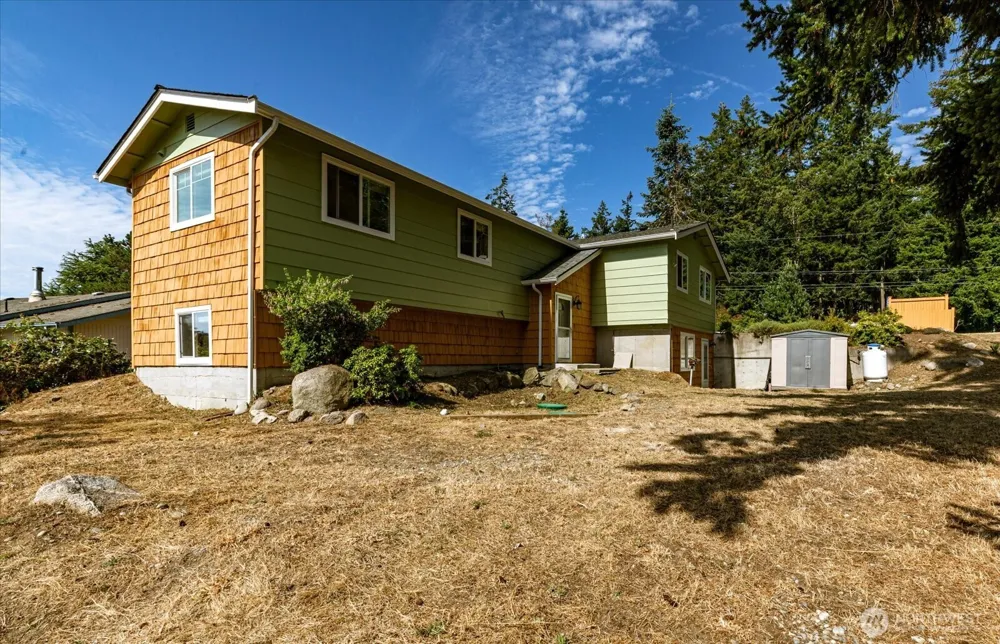 1002 Carl Avenue Oak Harbor, WA 98277