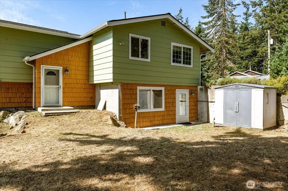 1002 Carl Avenue Oak Harbor, WA 98277