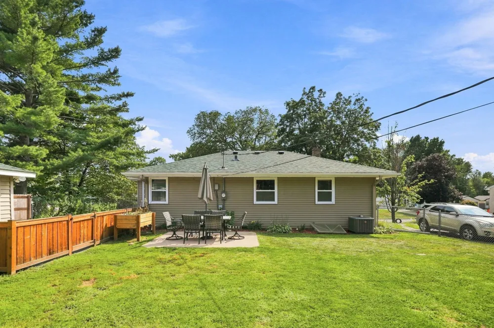 1587 Sextant Avenue E Maplewood, MN 55109