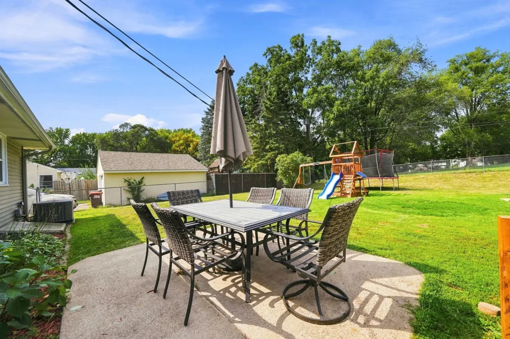 1587 Sextant Avenue E Maplewood, MN 55109