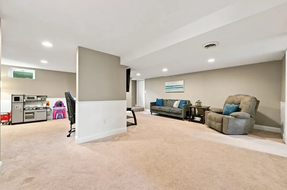 1587 Sextant Avenue E Maplewood, MN 55109