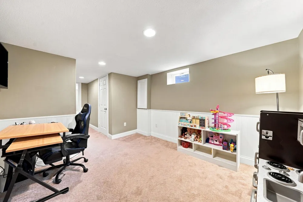 1587 Sextant Avenue E Maplewood, MN 55109