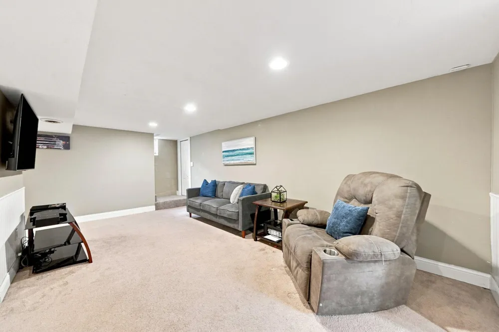 1587 Sextant Avenue E Maplewood, MN 55109
