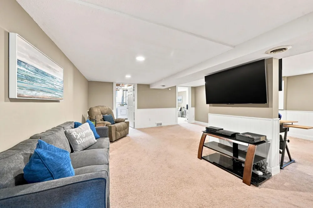1587 Sextant Avenue E Maplewood, MN 55109