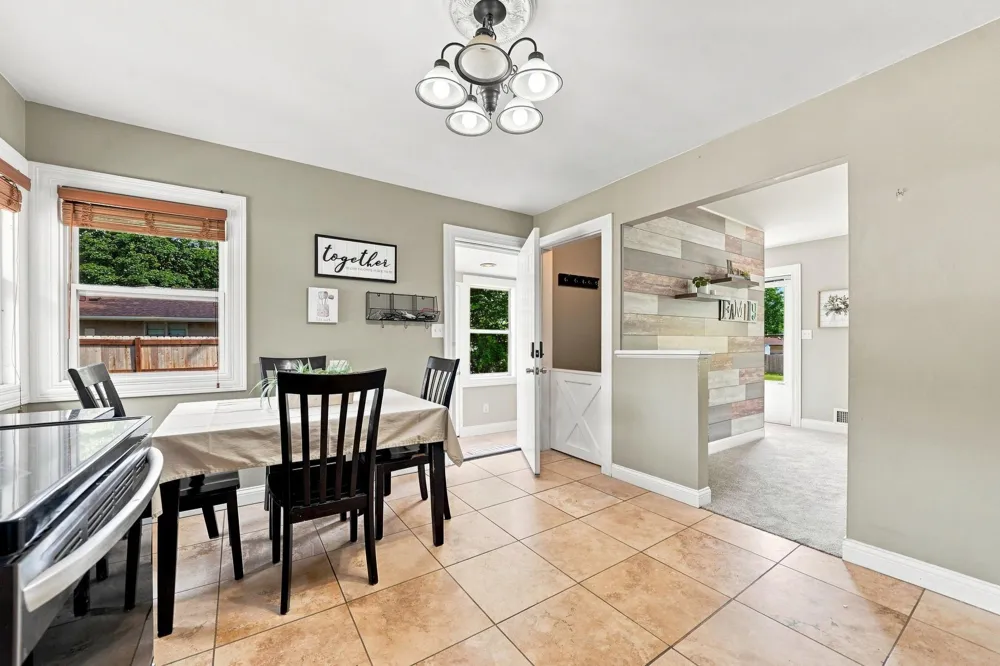 1587 Sextant Avenue E Maplewood, MN 55109
