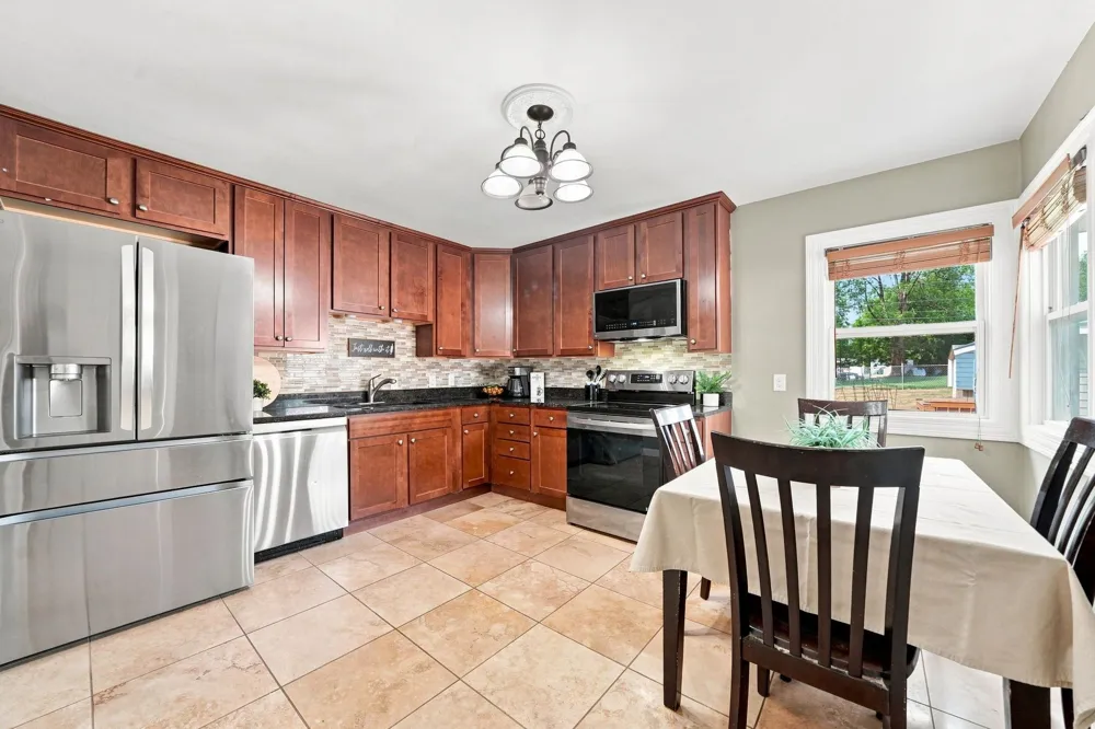 1587 Sextant Avenue E Maplewood, MN 55109