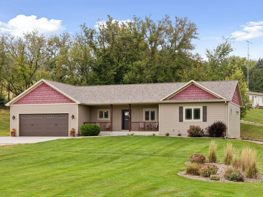 5907 County Road 105 NW Byron, MN 55920