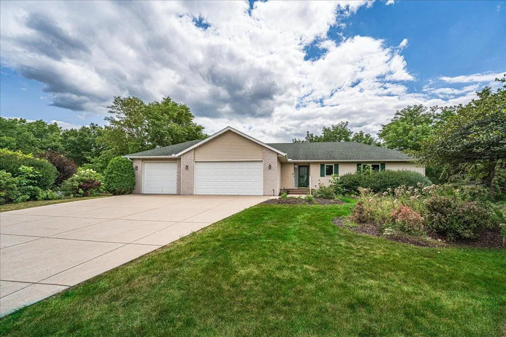1060 Dennis Street S Maplewood, MN 55119
