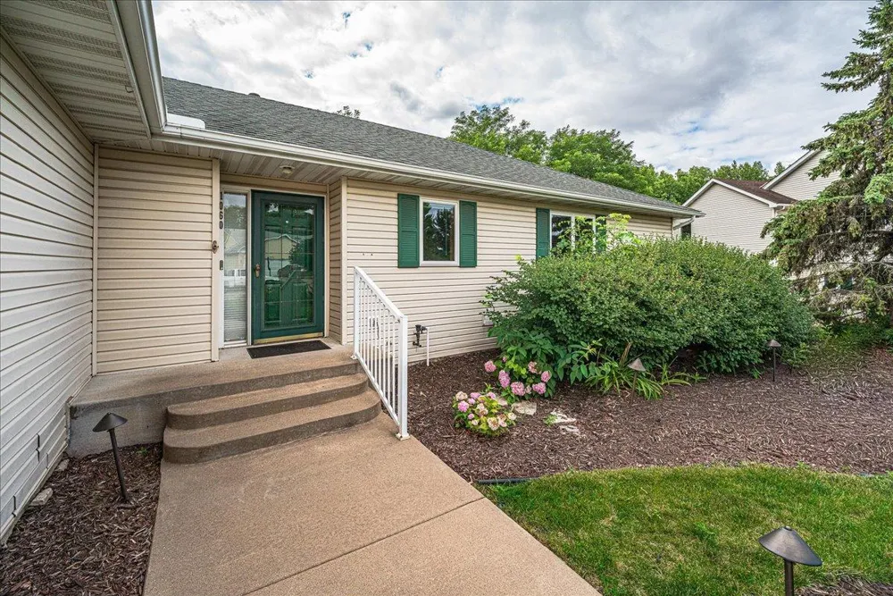 1060 Dennis Street S Maplewood, MN 55119