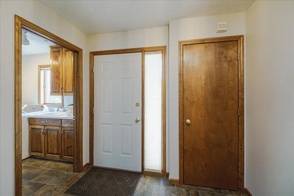 1060 Dennis Street S Maplewood, MN 55119