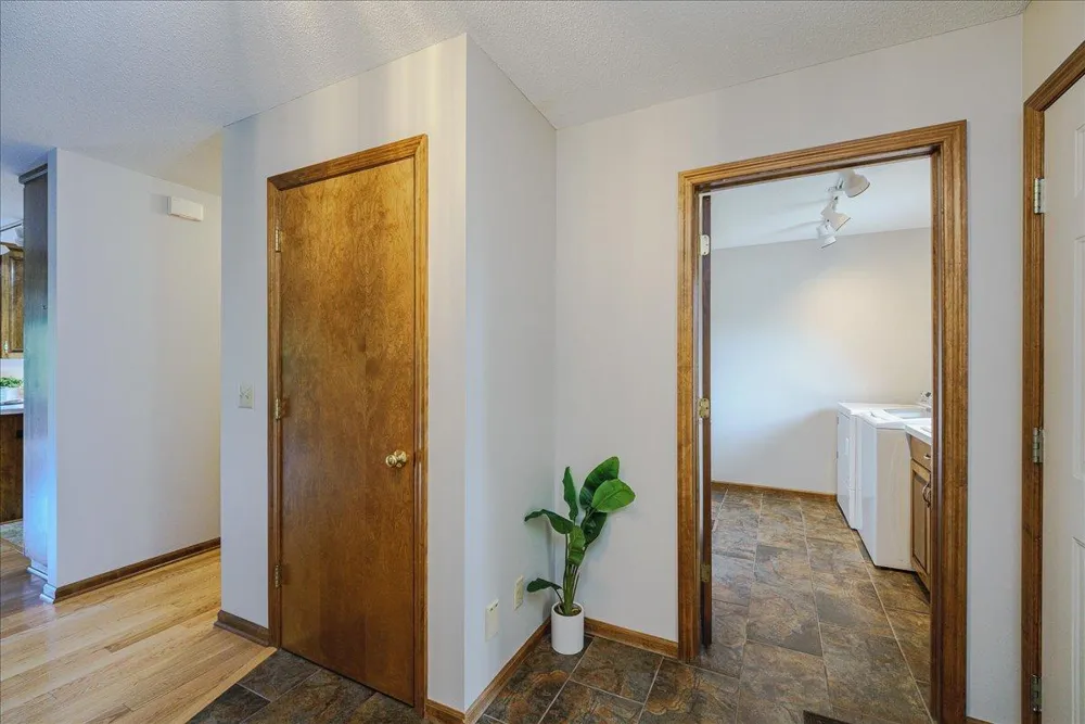 1060 Dennis Street S Maplewood, MN 55119