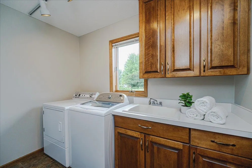 1060 Dennis Street S Maplewood, MN 55119