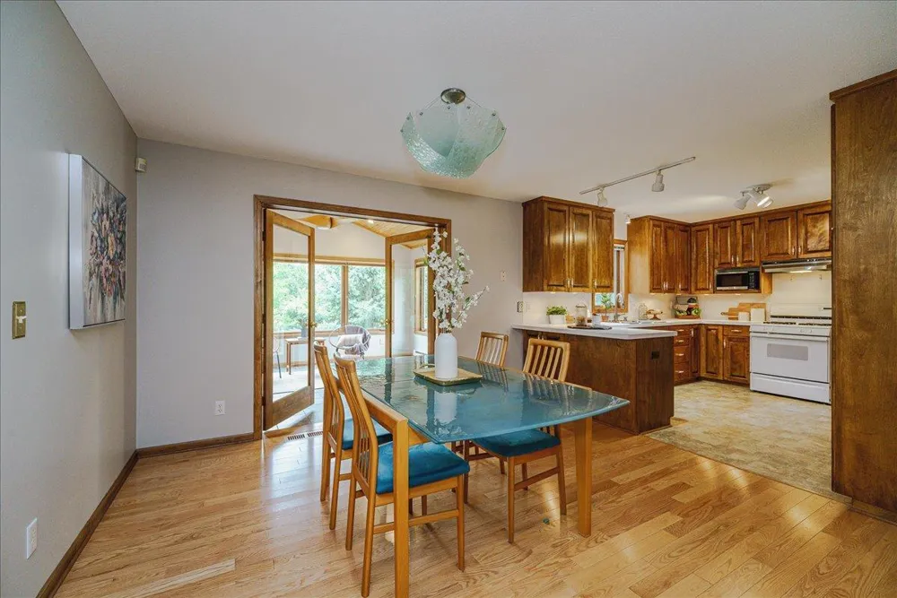 1060 Dennis Street S Maplewood, MN 55119