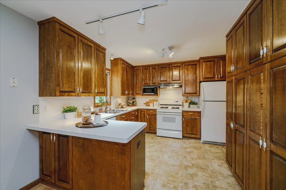 1060 Dennis Street S Maplewood, MN 55119