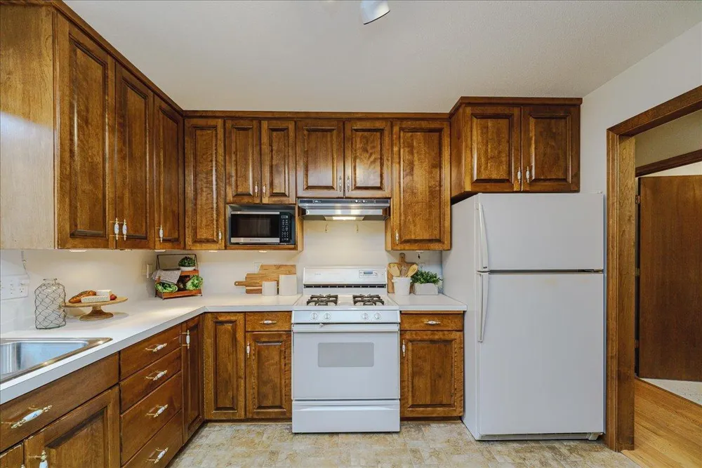 1060 Dennis Street S Maplewood, MN 55119