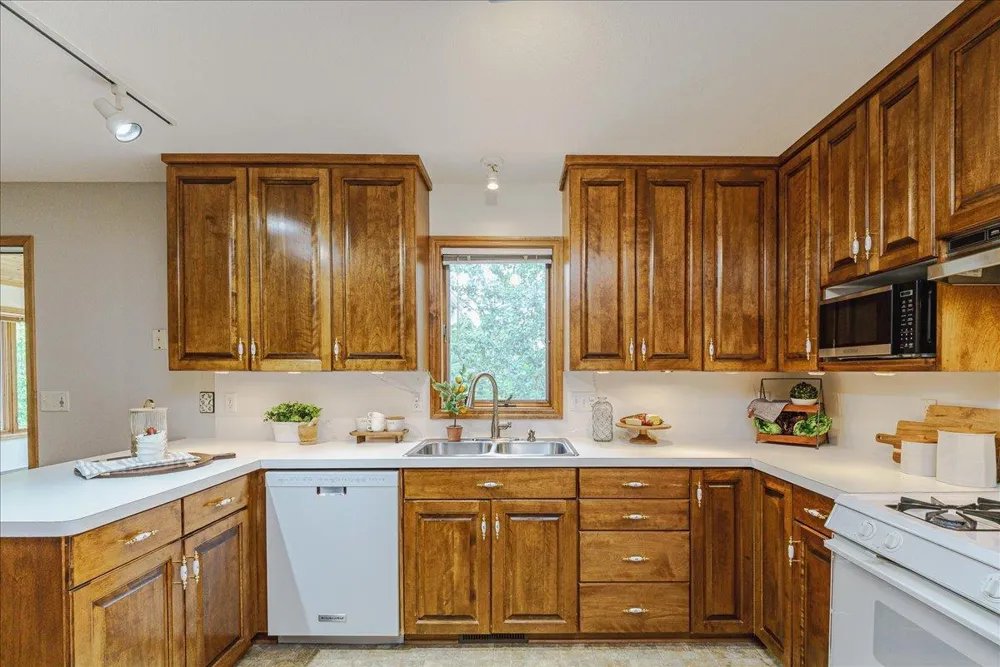 1060 Dennis Street S Maplewood, MN 55119