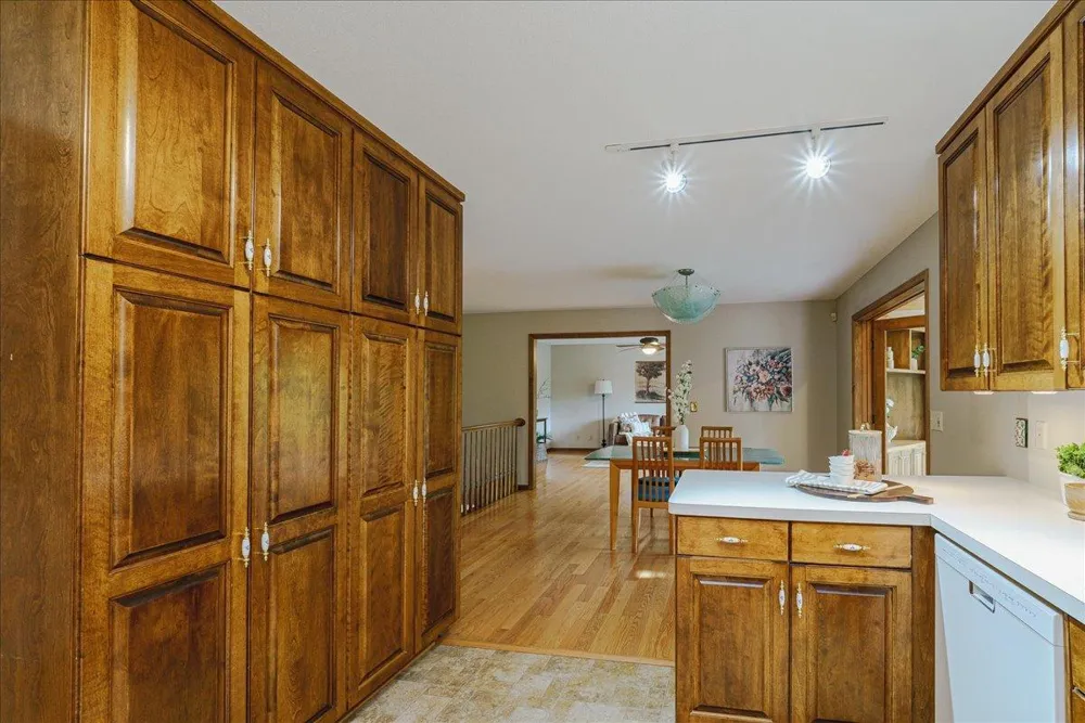 1060 Dennis Street S Maplewood, MN 55119
