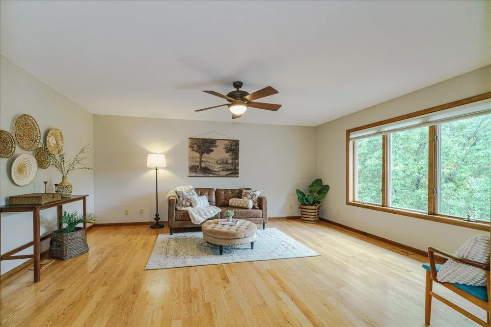 1060 Dennis Street S Maplewood, MN 55119
