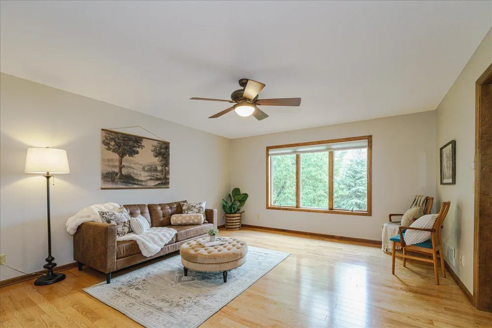 1060 Dennis Street S Maplewood, MN 55119