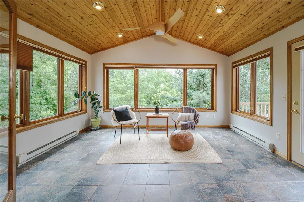 1060 Dennis Street S Maplewood, MN 55119