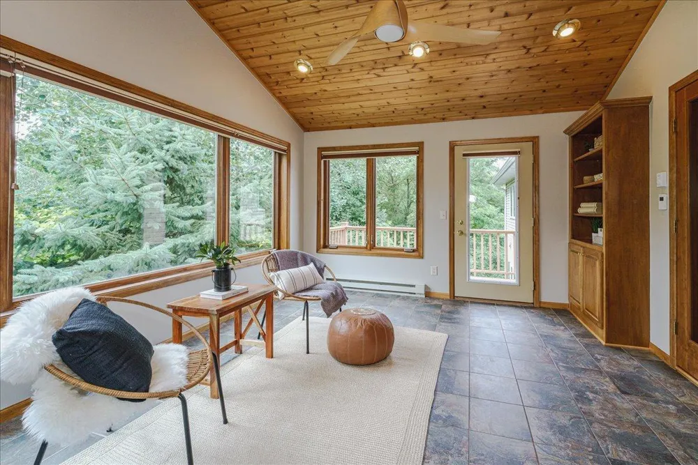 1060 Dennis Street S Maplewood, MN 55119