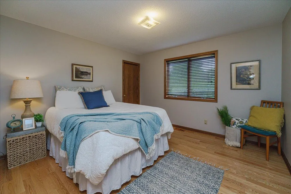 1060 Dennis Street S Maplewood, MN 55119