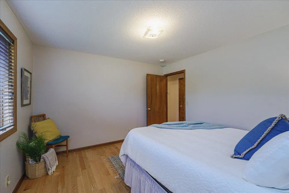 1060 Dennis Street S Maplewood, MN 55119