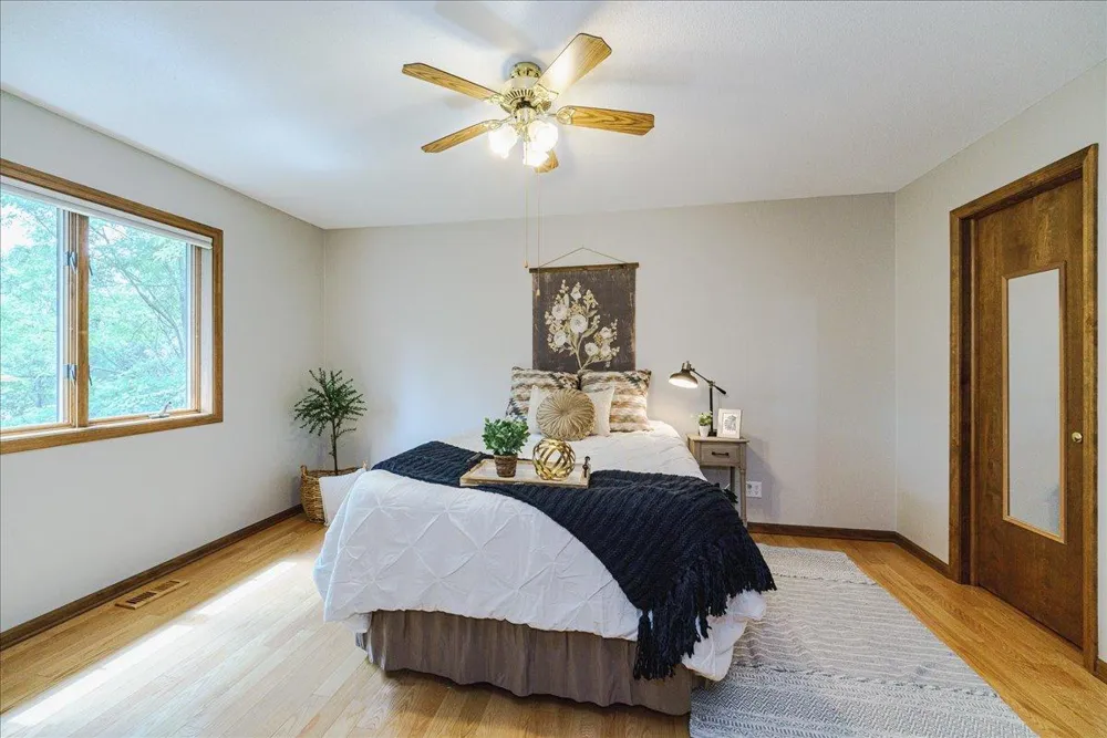 1060 Dennis Street S Maplewood, MN 55119