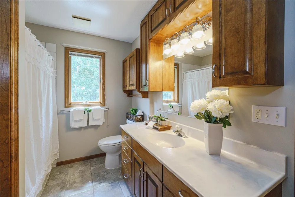 1060 Dennis Street S Maplewood, MN 55119