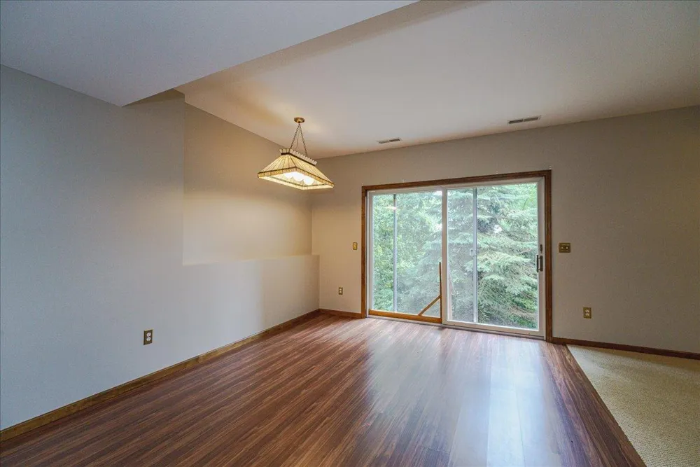1060 Dennis Street S Maplewood, MN 55119