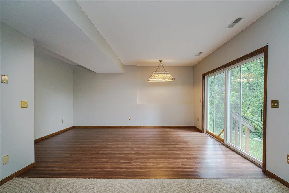 1060 Dennis Street S Maplewood, MN 55119